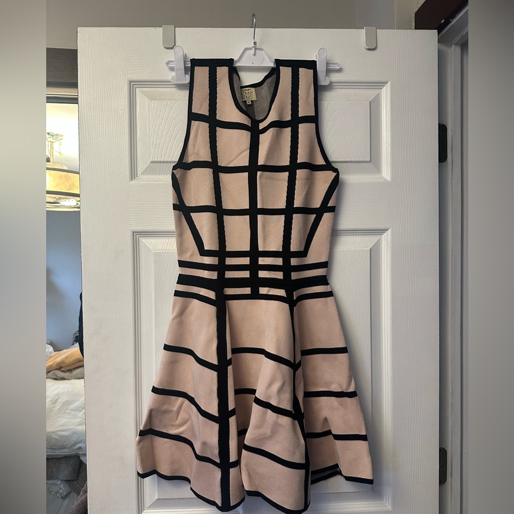 Cute a line style dress .. above the knee.. fabulous fabric